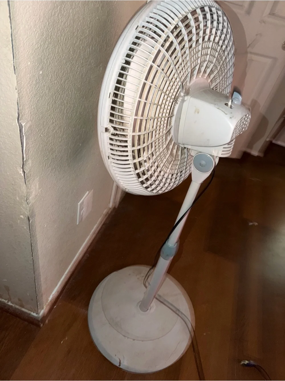 White Pedestal Floor Fan for Home Cooling
